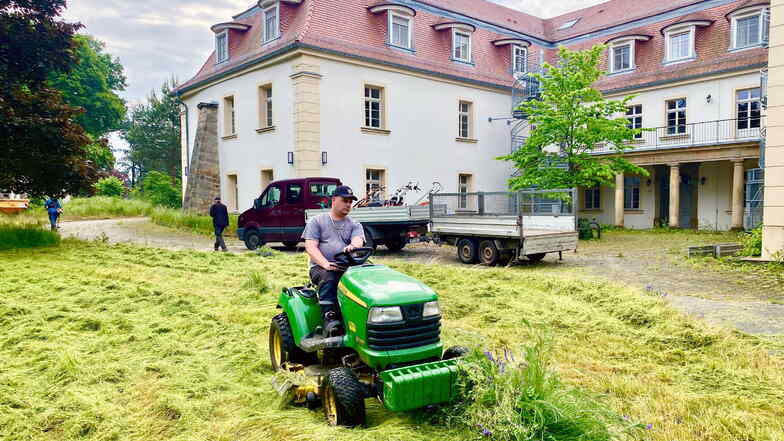 Garten mit Altgebäude Kurklinik Gossen