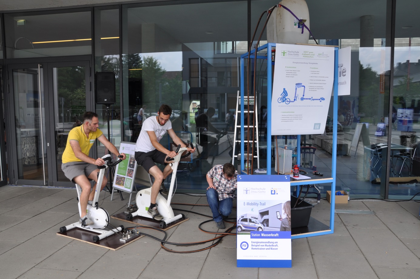 Bild 7: Mit Muskelkraft betriebenes kleines Pumpspeicherkraftwerk