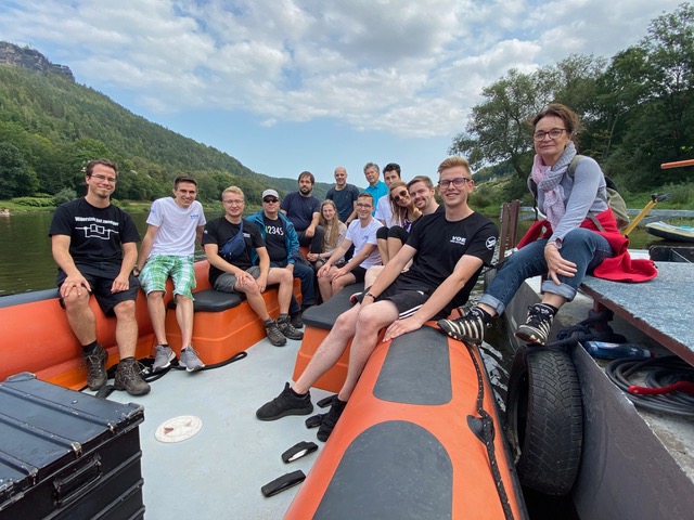 Teilnehmer der rasanten Bootsfahrt