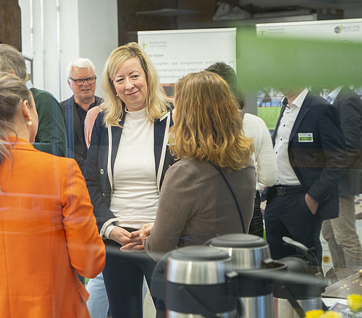 Teilnehmende des Workshops im Gespräch.