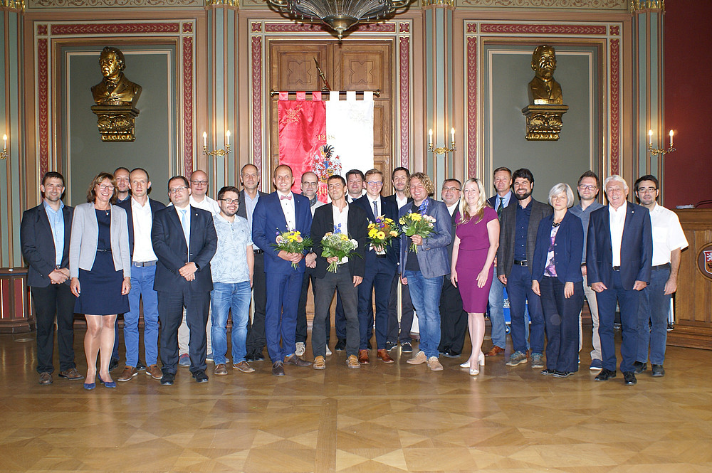 Um diesem Bündnis eine klare Struktur zu geben, wurde am 2. September im Zittauer Bürgersaal der Verein neo.NET gegründet. 