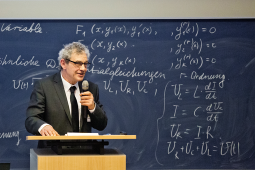 Der Rektor – Magnifizenz Prof. Dr. phil. Friedrich Albrecht – überbringt das Grußwort der Hochschulleitung, Foto: Carla Schmidt, Zittau Der Rektor – Magnifizenz Prof. Dr. phil. Friedrich Albrecht – überbringt das Grußwort der Hochschulleitung, Foto: Carla Schmidt, Zittau