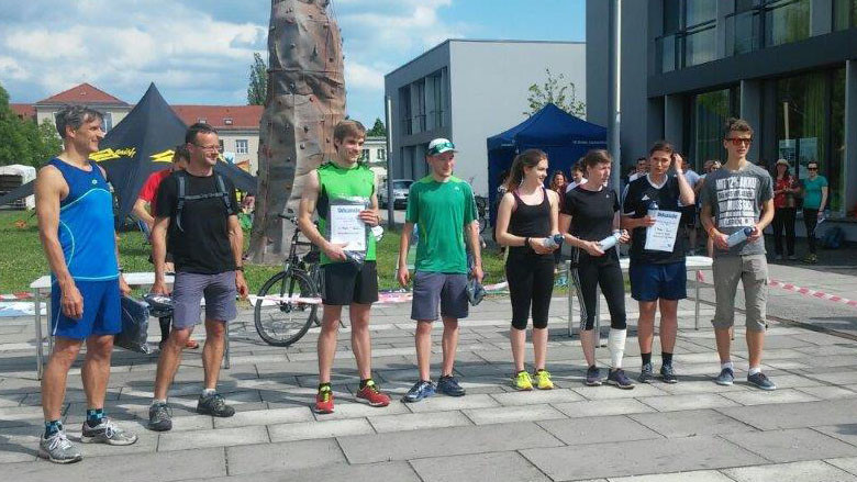 Teamwertung Platz 1 für „TV/HST“; Platz 2 für „Schabottenhämmer“; Platz 3 für „Laufende §§§§ - Stadtverwaltung Zittau“ (v. l. n. r.)