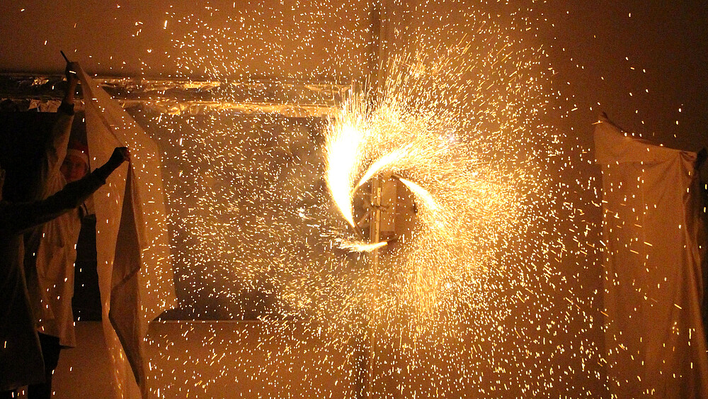 Funkenflug auf der Bühne