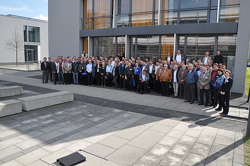 Das große Familienfoto der Teilnehmerinnen und Teilnehmer am Absolvententreffen 2018, Foto: HSZG Das große Familienfoto der Teilnehmerinnen und Teilnehmer am Absolvententreffen 2018, Foto: HSZG