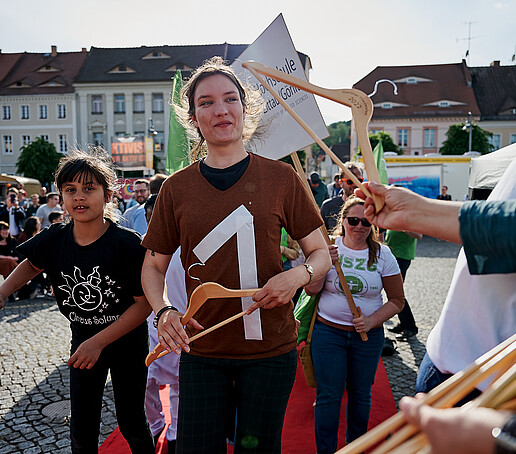 Studierende auf dem Laufsteg