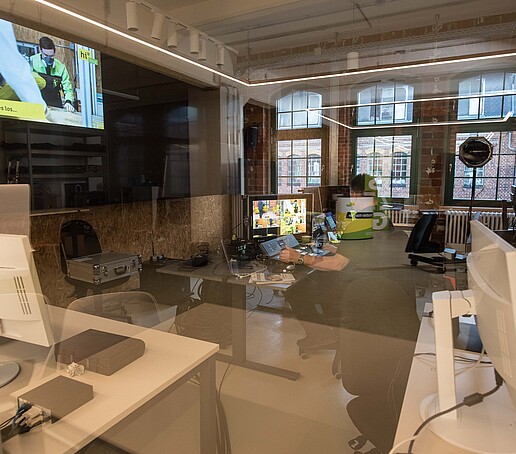 Blick in den Übertragungs- und Technikraum im Celsiuz