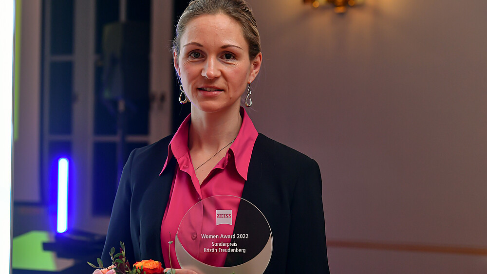 Kristin Freudenberg freut sich über ihren Sonderpreis.