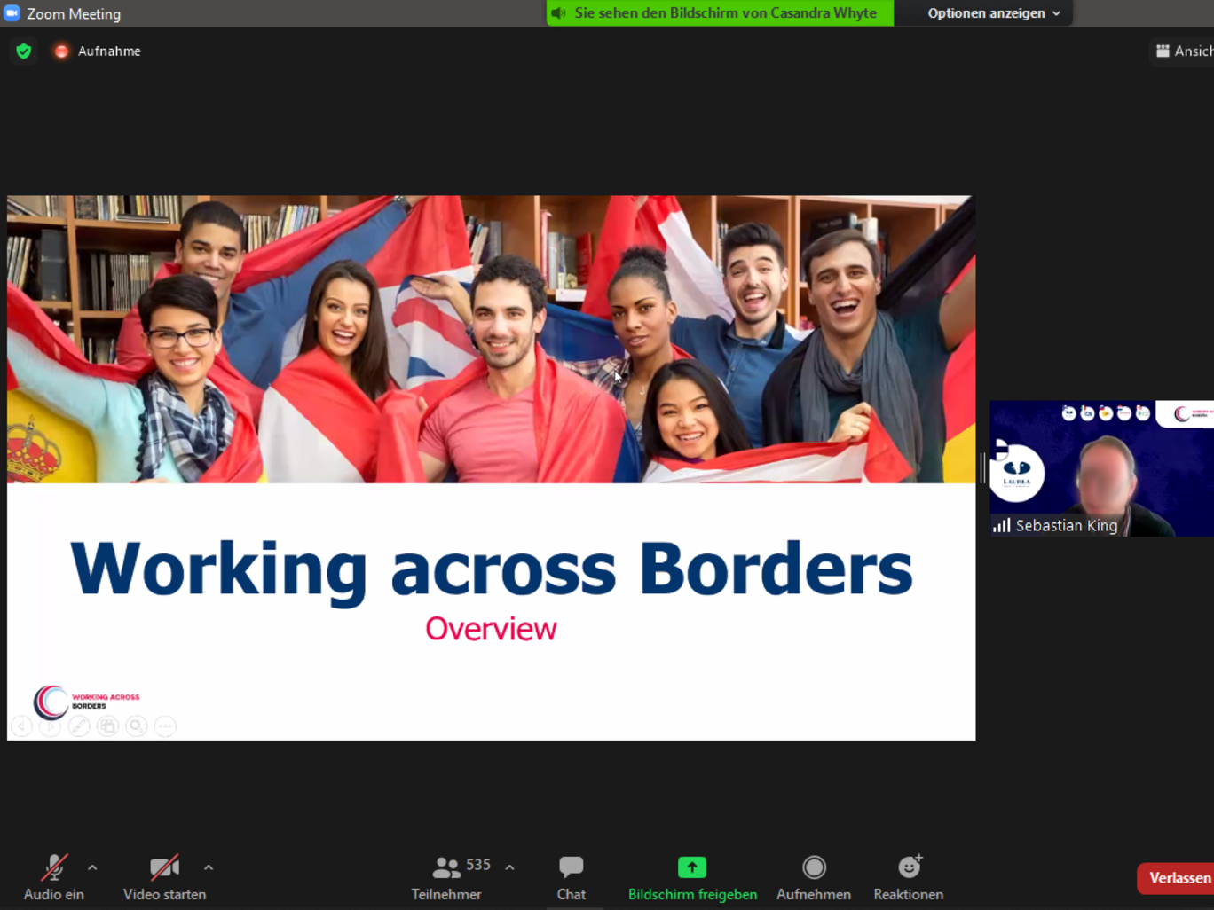 Bild der Kick-Off Veranstaltung des Working Across Borders Projekt, Einführung durch Sebastian King, von der Uni Laurea aus Finnland