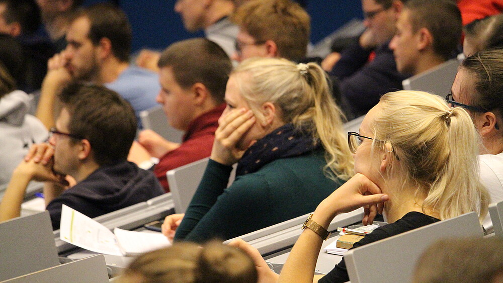 Studierende im Hörsaal