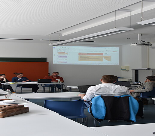 Teilnehmer im Seminarraum