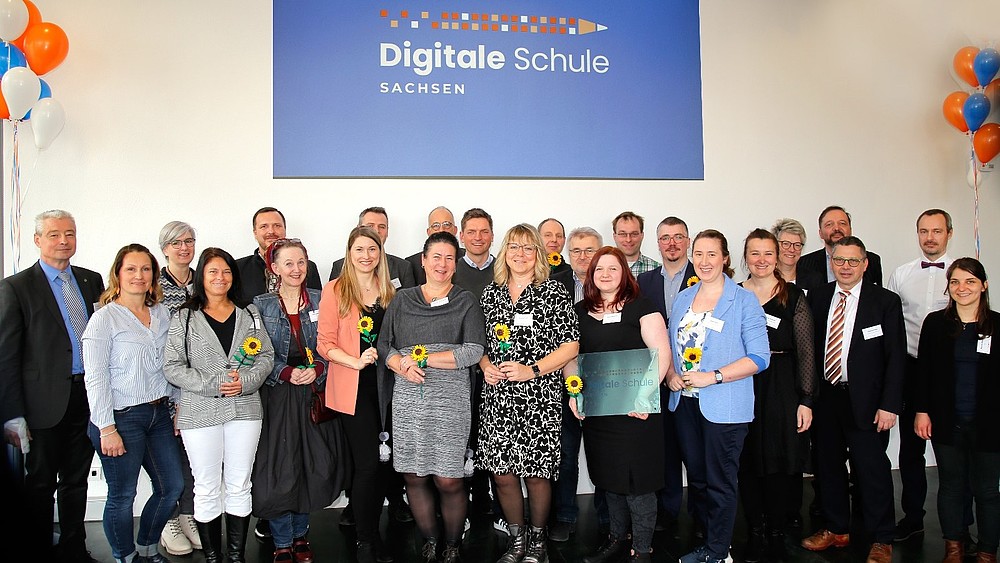 Gruppenbild mit Teilnehmenden der Digitale Schule Sachsen-Veranstaltung