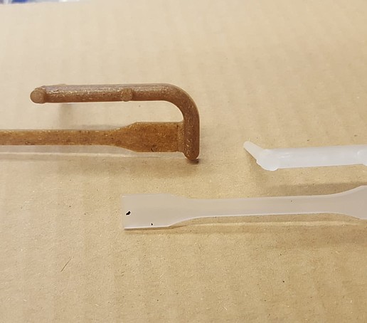 Prüfstab 100% PP (vorn) u. Prüfstab NFK (hinten)