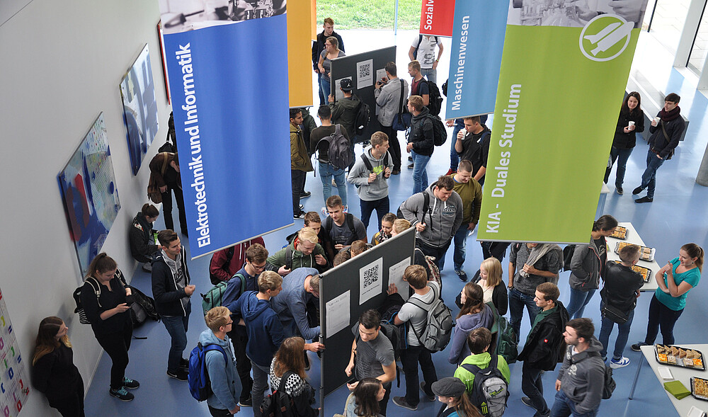 Ankunft der Studienanfänger im Peter-Dierich-Haus