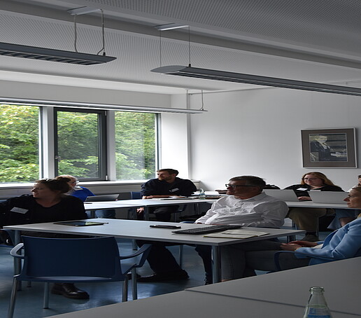 Teilnehmer im Seminarraum