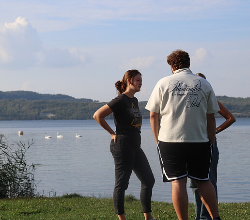 Menschen am Ufer des Olbersdorfer Sees