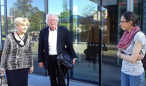 Professorin Viktoriia Iamshanova (UNECON, l.) und Professsor Klaus Werner (HSZG) vor dem Hermann-Heitkamp-Haus. Foto: UNECON – Kristina Manenak Professorin Viktoriia Iamshanova (UNECON, l.) und Professsor Klaus Werner (HSZG) vor dem Hermann-Heitkamp-Haus. Foto: UNECON – Kristina Manenak