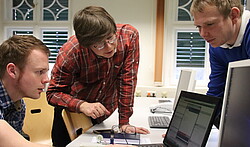 Rotta zeigt, wie der Lautsprecher programmiert werden kann.