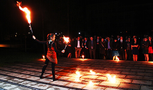 Feuershow mit "Dhyana Feuertanz" (Fotografin: Erika Yussupova)