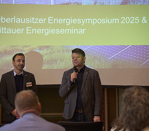 Oberbürgermeister Zenker richtet seine Worte an das Publikum.