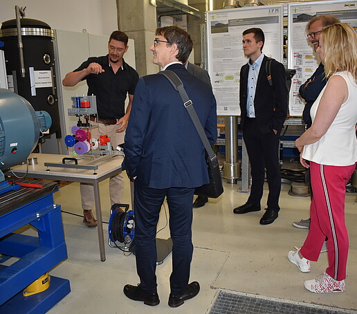 Vorführung von Versuchsanlagen