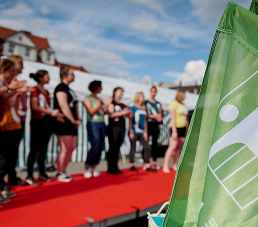 Studierende auf dem Laufsteg