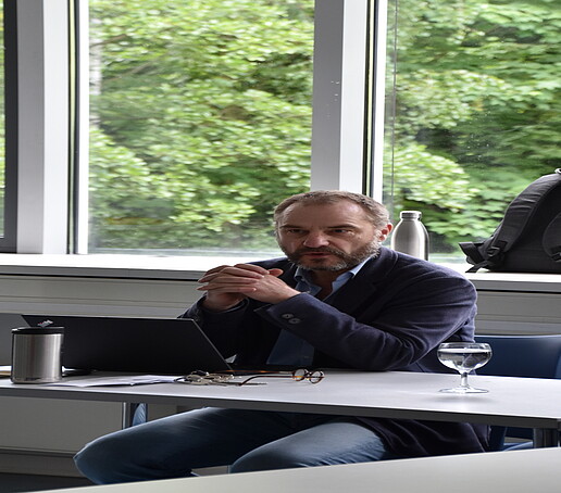 Ein Teilnehmer im Seminarraum