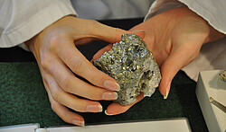 Schön, aber bedenklich - das Mineral Pyrit.