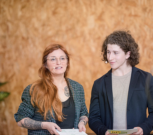 die Moderatorin und Emil im Studio