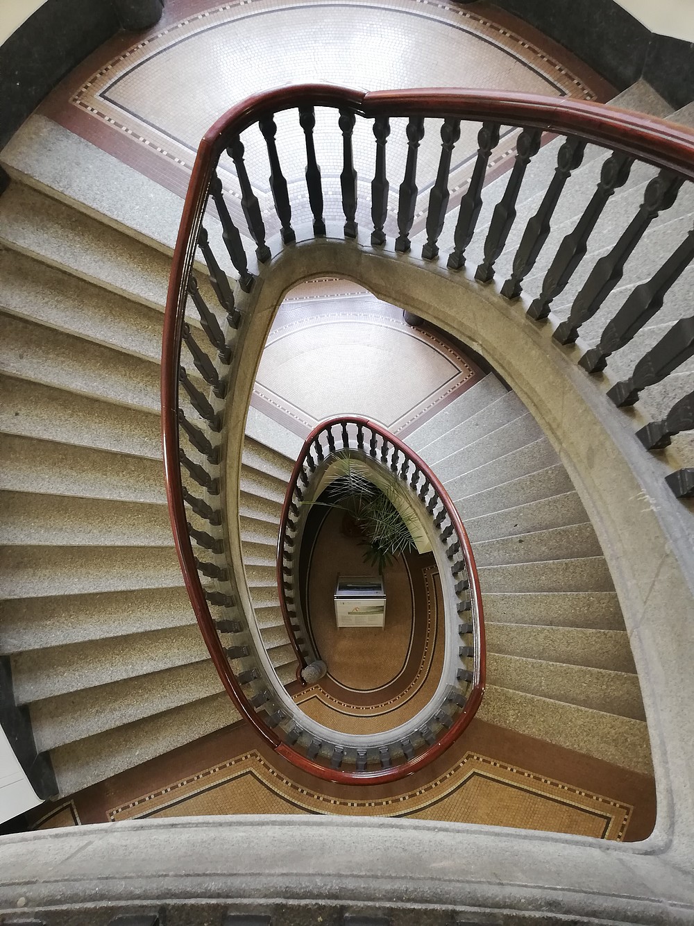 Treppe von oben nach unten