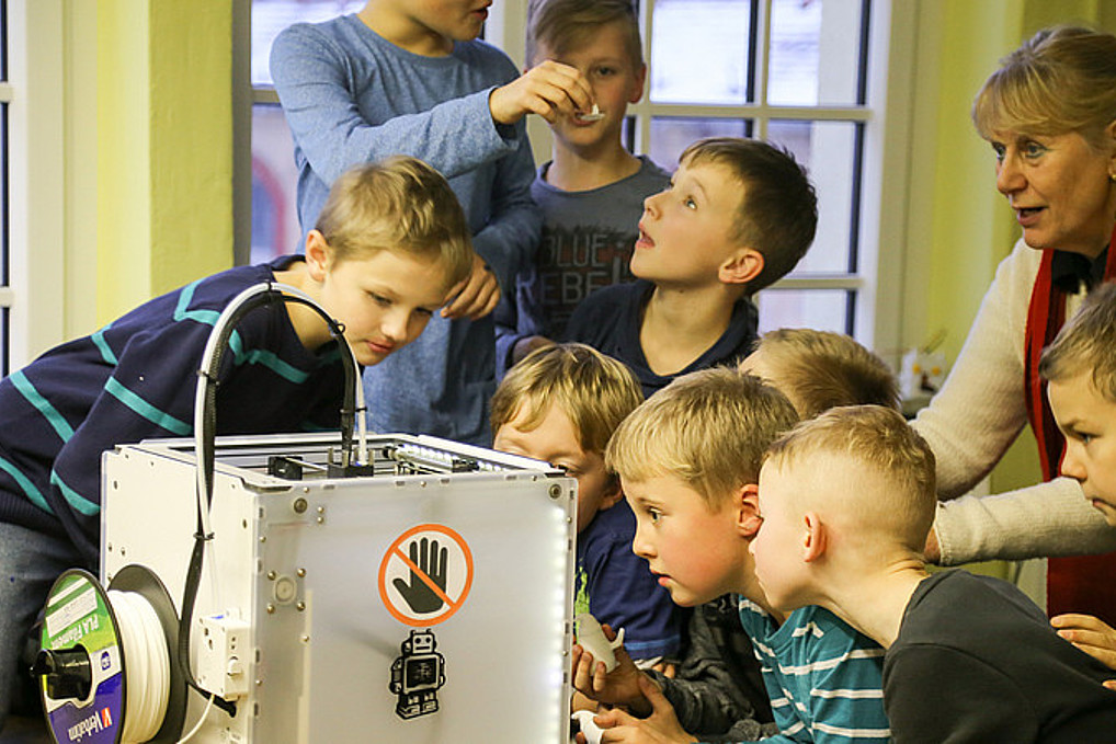 Erklären der Funktionen des Ultimaker 2+.