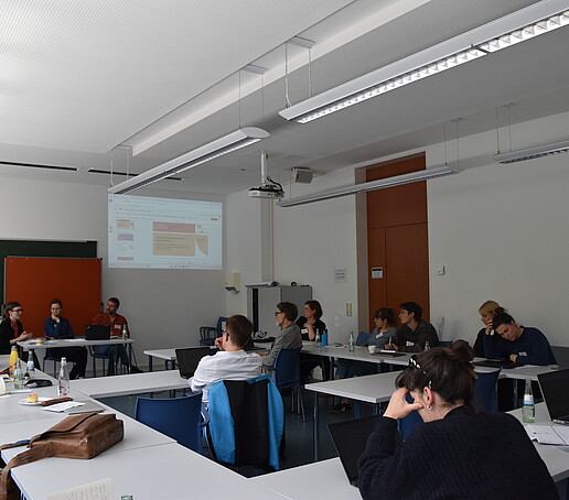 Teilnehmer im Seminarraum