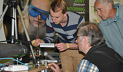 Die Demonstration am Windkanal begeisterte die Besucher. Die Demonstration am Windkanal begeisterte die Besucher.