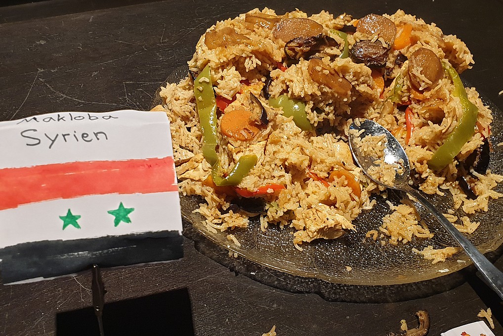 Makloba Reisgericht mit Hähnchenfleisch aus Syrien