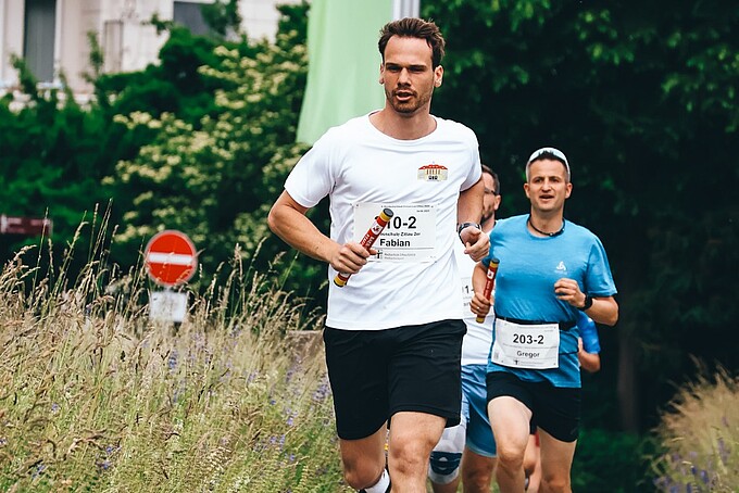 Läufer auf dem Campus.