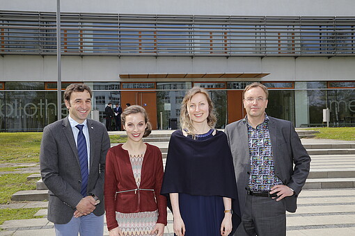 v.l.n.r. Herr Prof.Dr. Tino Schütte, Lisa Strobel, Laura Gusowski, Herr Prof.Dr. Jörg Kroschel.