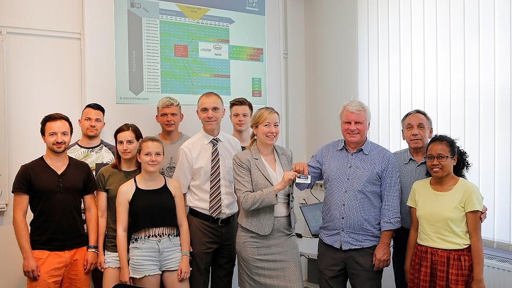 Feierliche Übergabe des „Dashboards“ von Herrn Dr. Luhn und Herrn Friedrich (Firma Systema) an Frau Prof. Keil und Prof. Wendt (HSZG)