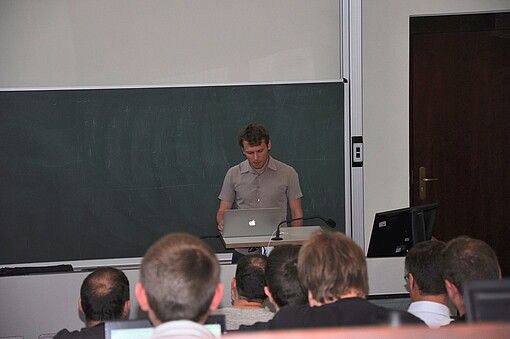 Dr. Philipp Herzig während des Vortrags