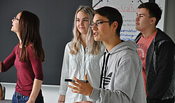 Die SchülerInnen lieferten sich beim Planspiel konstruktive Wortgefechte.