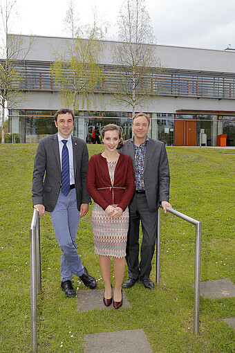 Al-Makhawi-Preisträgerin Lisa Strobel mit Herrn Prof. Dr. Schütte (Links) und Herrn Prof. Dr. Kroschel (Rechts)