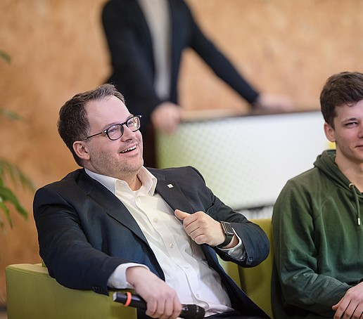 Rektor und Stura-Vertreter auf dem Talk-Sofa