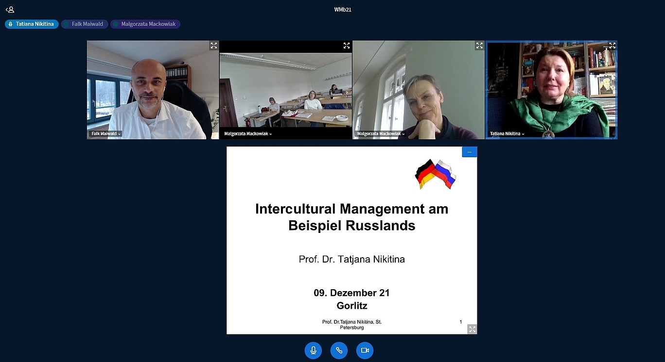 Videokonferenz mit vier Kamerabildern