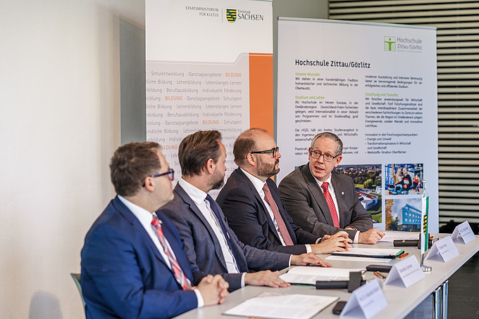 Eindrücke von der Unterzeichnung des  Eckpunktepapiers 