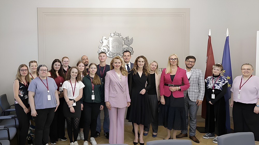 Gruppe von Menschen im Justizministerium