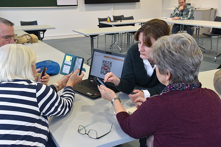 Senioren richten die App Likewise ein