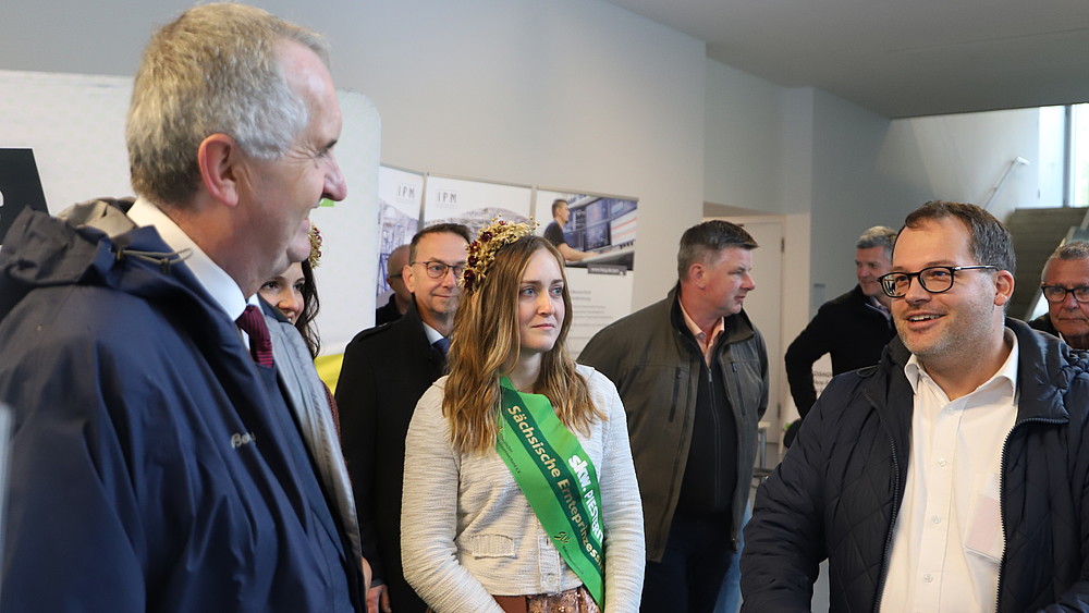 Minister Schmidt und Rektor Alexander Kratzsch im Gespräch