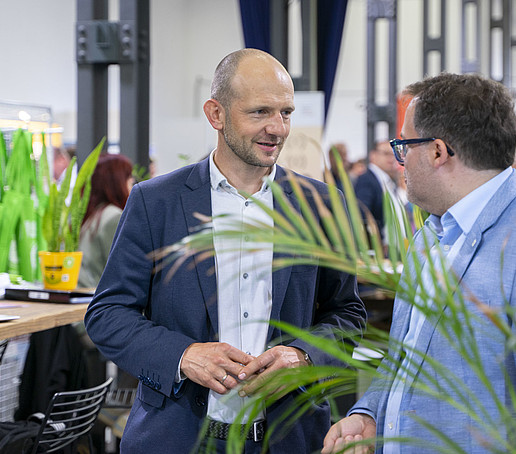 Landrat und Rektor im Gespräch.