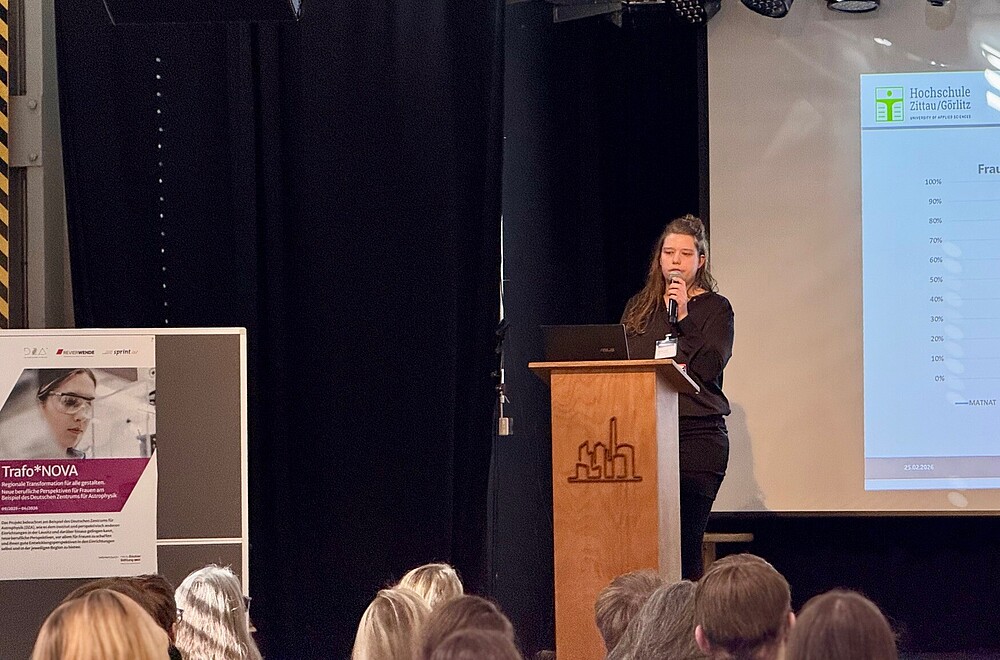 Bernadette Rohlf am Rednerpult