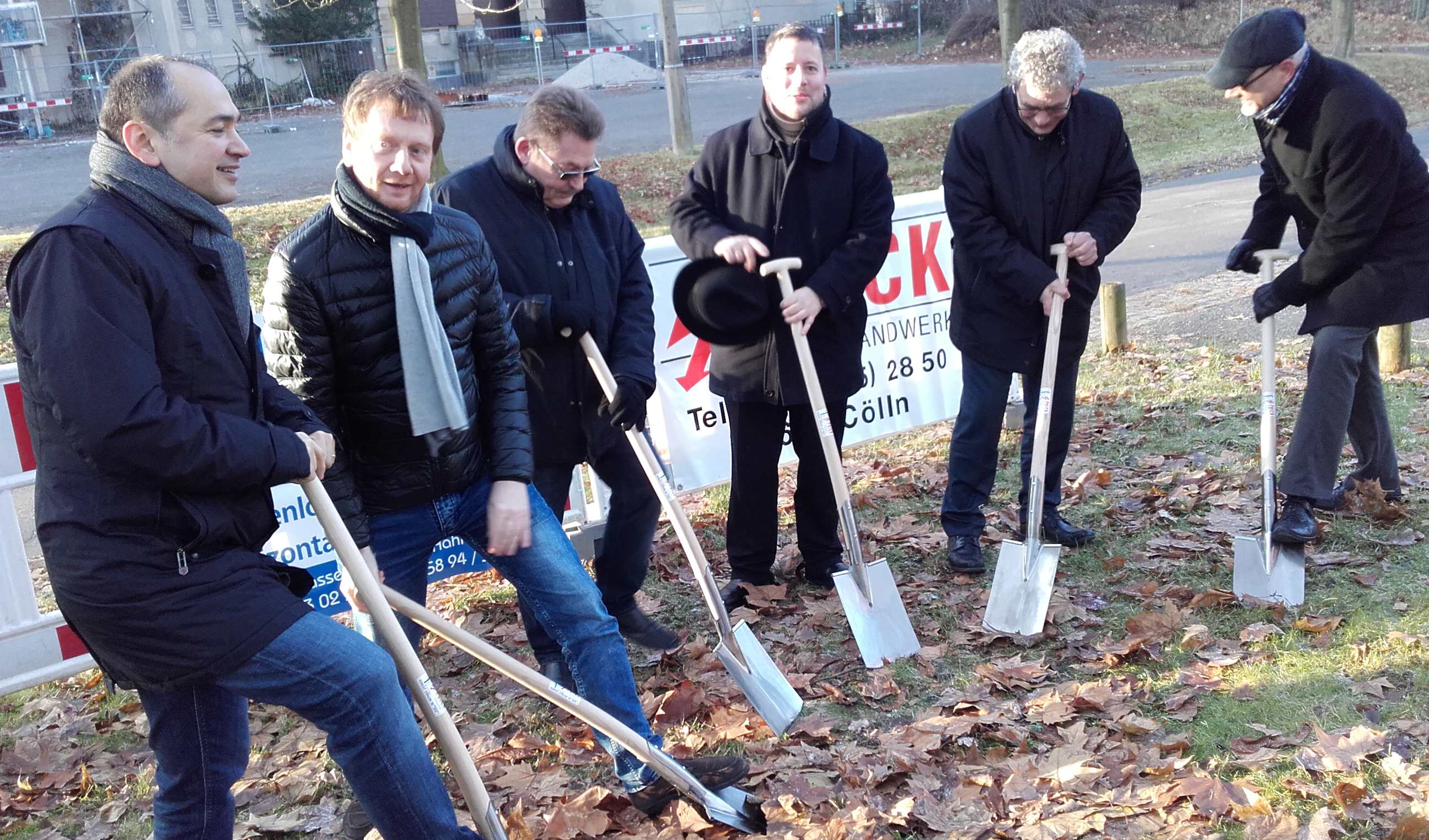 Baustart für eine Glasfaserverbindung zwischen dem HSZG-Wohnheim Vogtshof und dem Netz der Hochschule