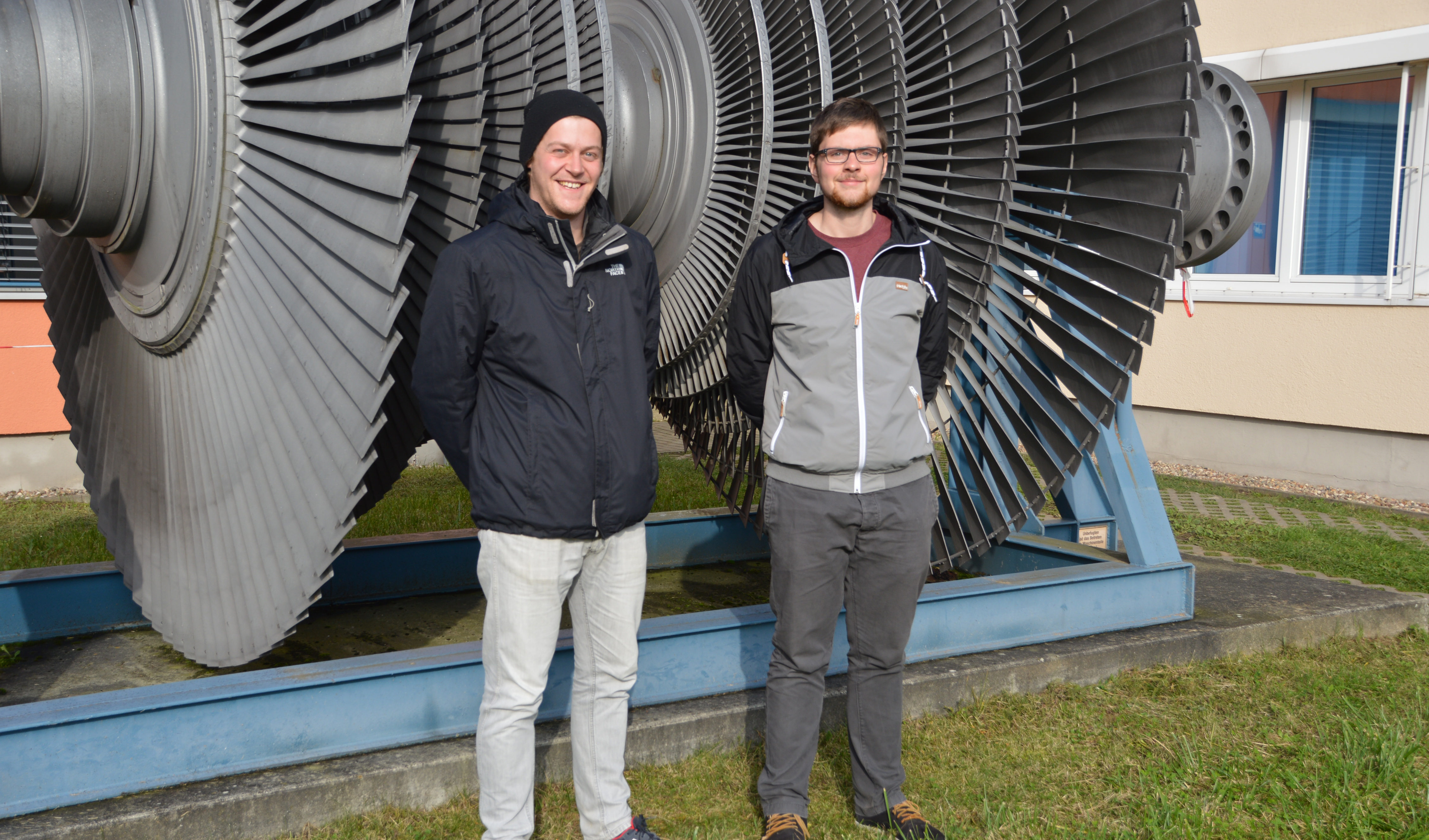Zwei HSZG-Studenten trafen bei der Konferenz in Dresden auf Vertreter aus Wissenschaft, Politik und Wirtschaft